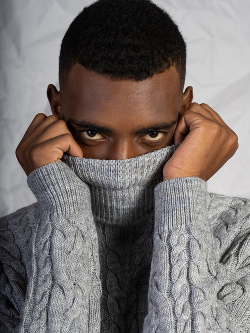 Maglia collo alto lavorazione treccia|Colore:Blu