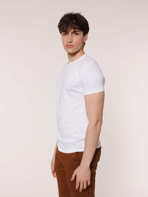 Raw cut neck T-Shirt