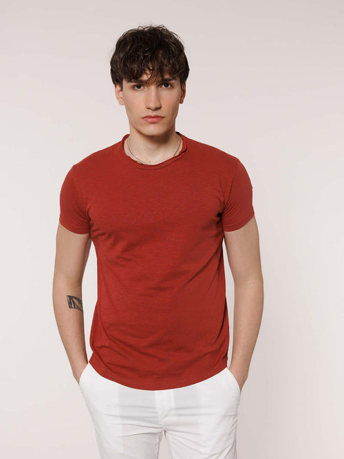 T-Shirt collo taglio vivo