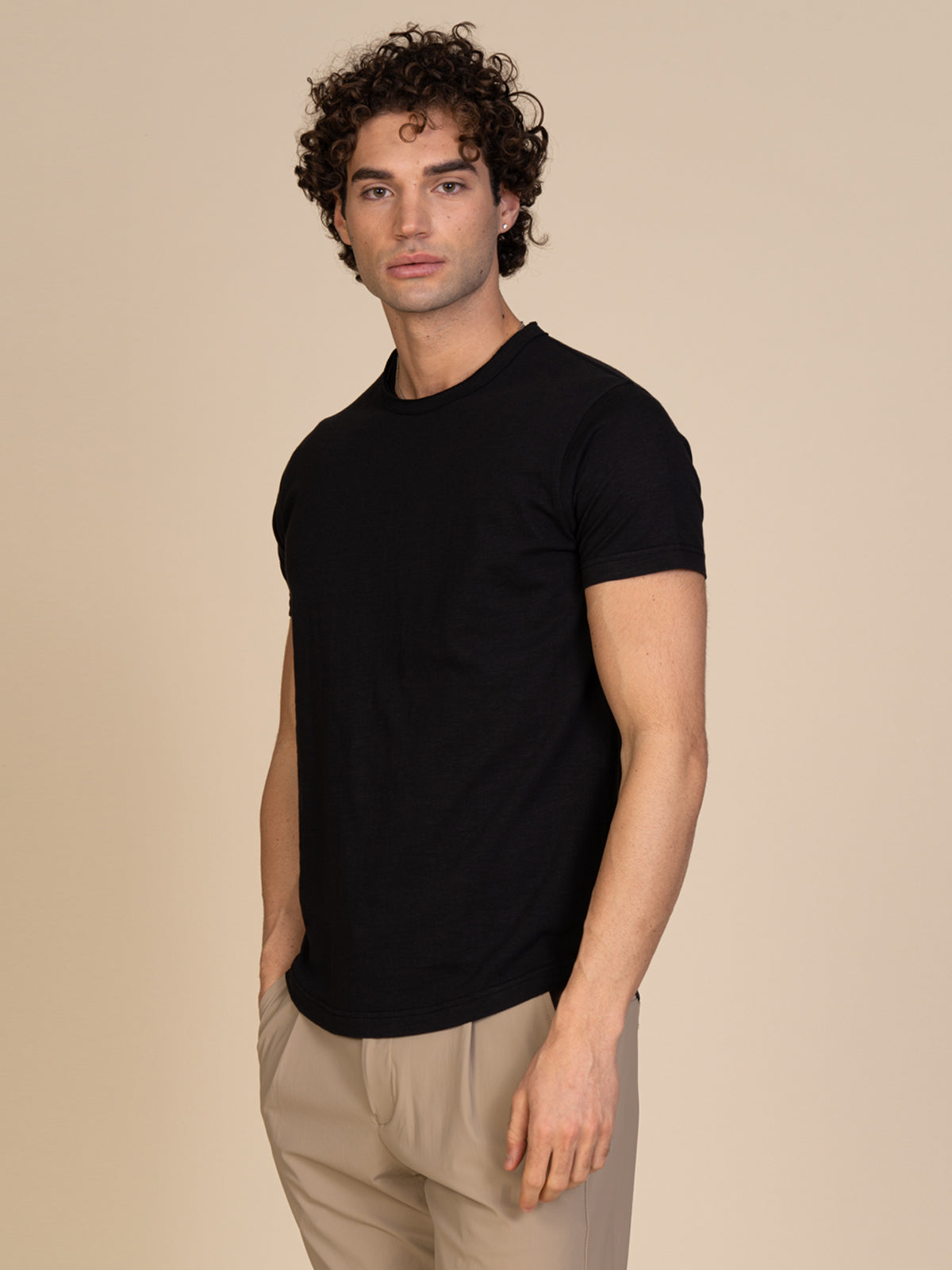 T-Shirt collo taglio vivo|Colore:Nero