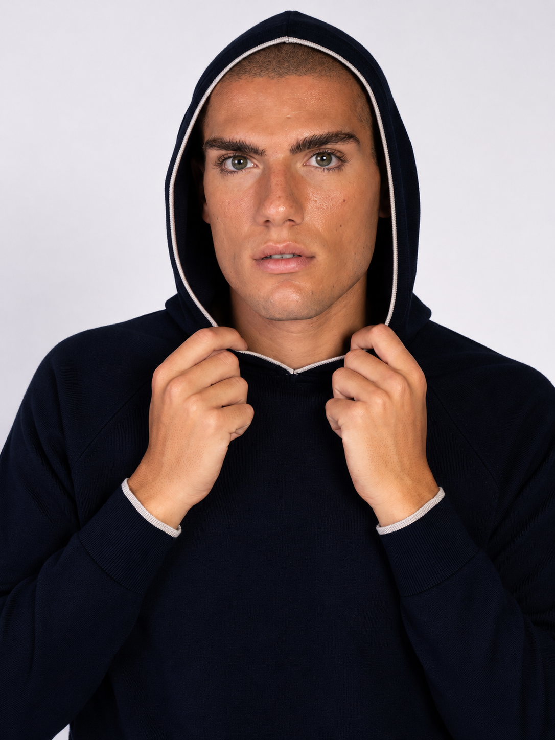 MAGLIA CON CAPPUCCIO|Colore:Blu