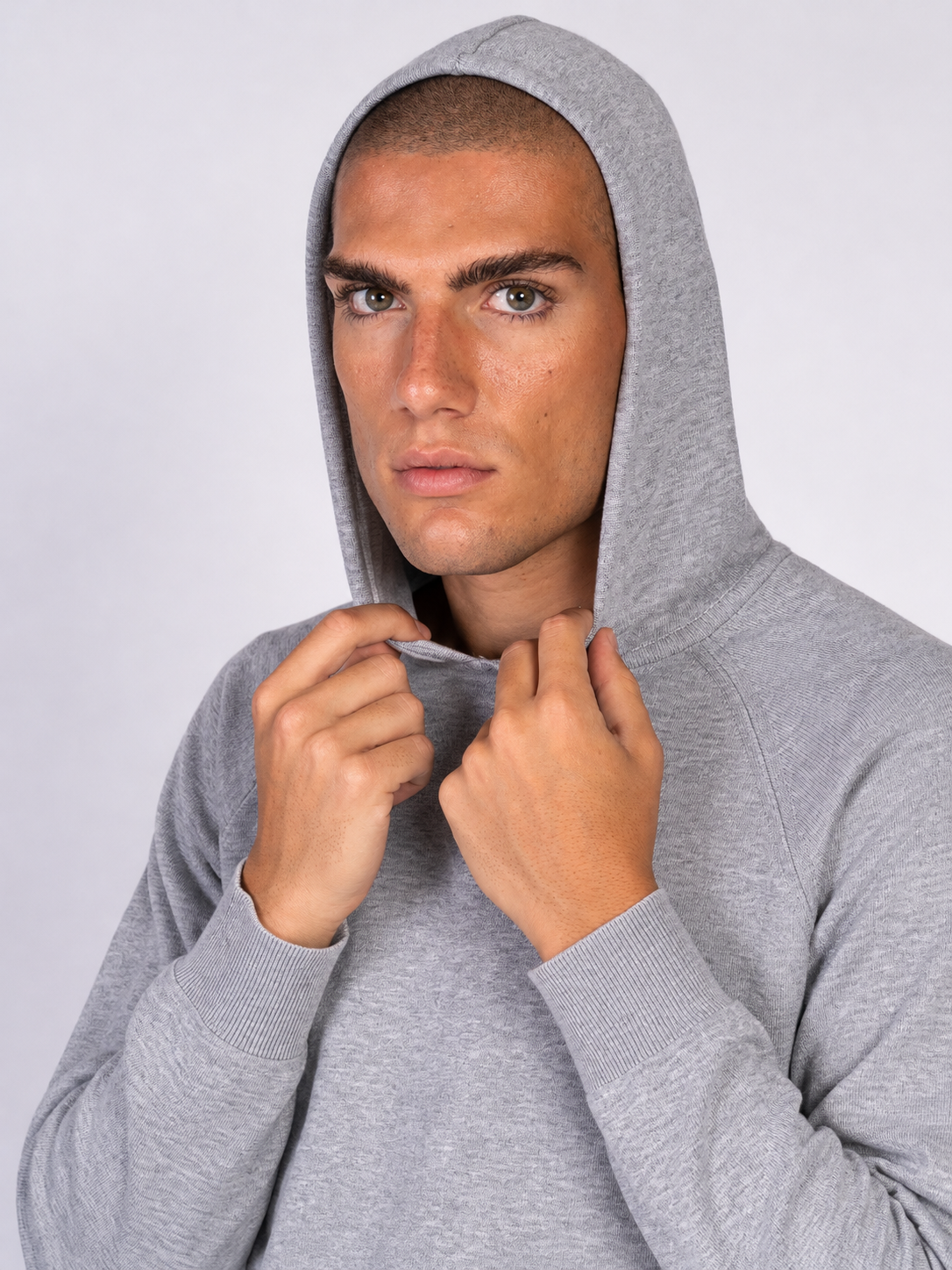 MAGLIA CON CAPPUCCIO|Colore:Grigio