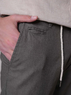 Pantaloni con lacci